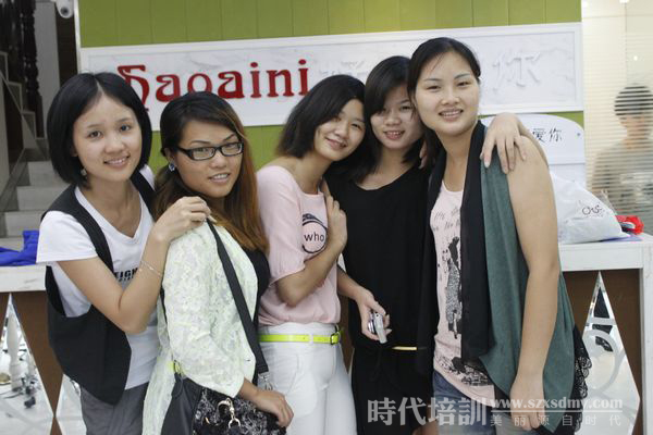 中國化妝學校50強，時代擔任深圳秋冬發型發布會化妝