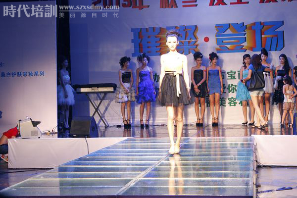 中國化妝學校50強，時代擔任深圳秋冬發型發布會化妝